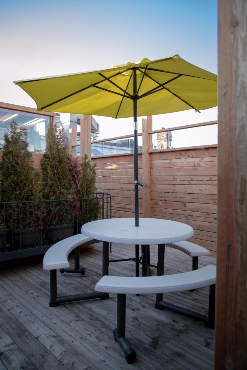 Two Peas Pod Hostel Toronto Exterior photo