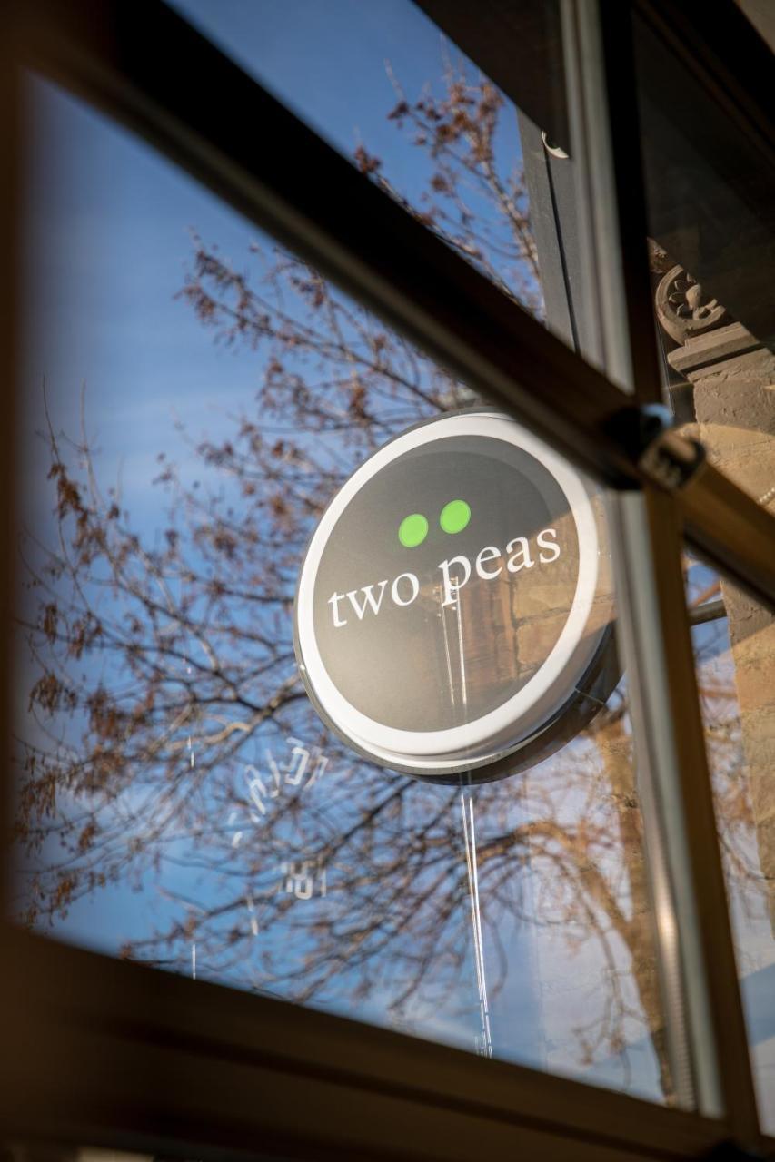 Two Peas Pod Hostel Toronto Exterior photo